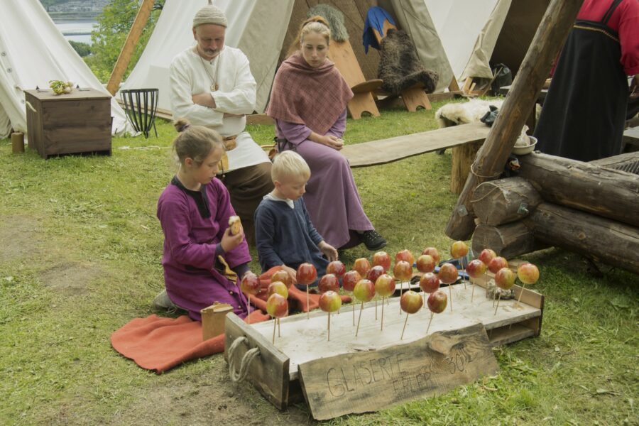 Barn som selger epler