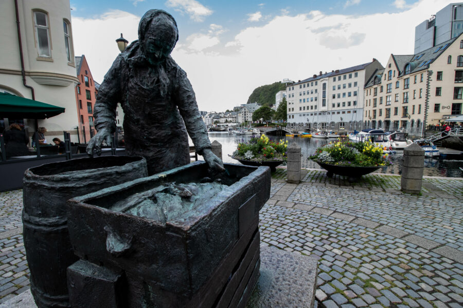 Ålesund by - Statue