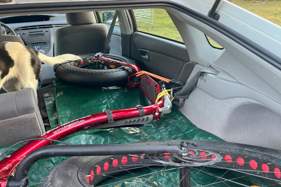 The kickbike/scooter bike is just fitting in my car (Prius)