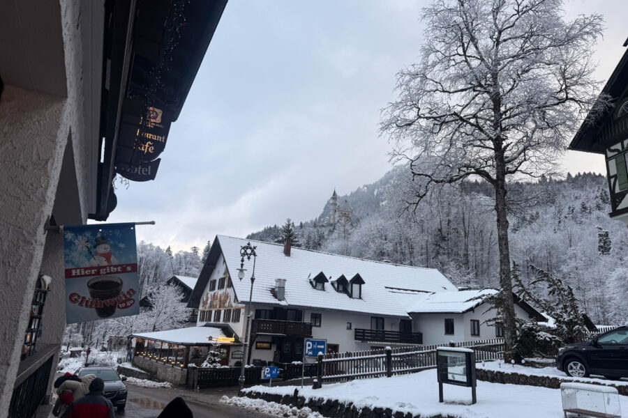 Bygningene nedenfor hvor "Neuschwanstein Slott" ligger